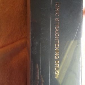 Ionic straightening brush NEW